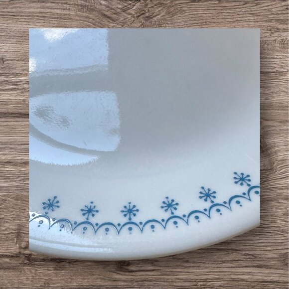 Corelle Snowflake Garland Dinner Plates Set Of 2 White & Blue 8.5 Inch Vintage D - Picture 6 of 11